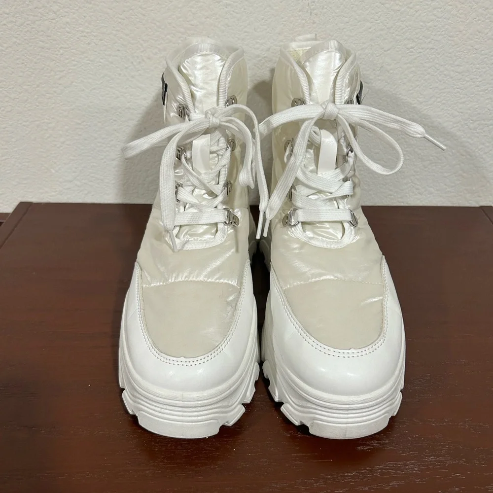 BEBE Jadah Y2K Lug Sole Puffer High Top Sneaker / Boots Size 9.5